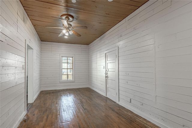 703 Avenue J, Huntsville, TX 77320