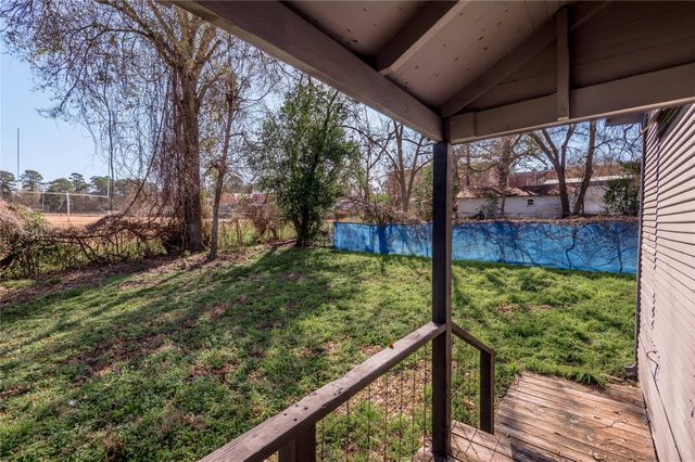 703 Avenue J, Huntsville, TX 77320