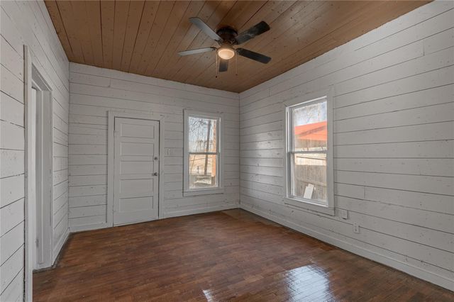 703 Avenue J, Huntsville, TX 77320