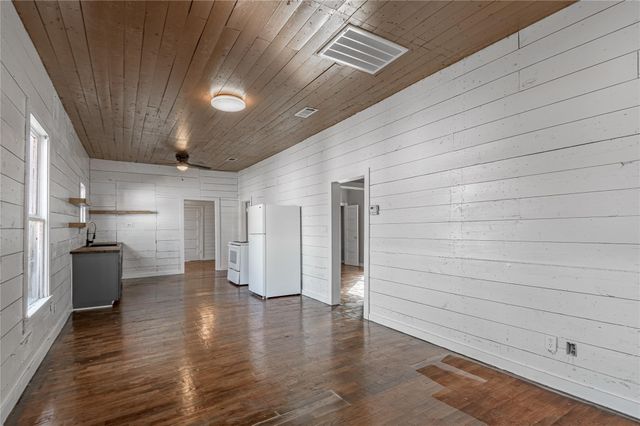 703 Avenue J, Huntsville, TX 77320