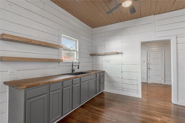 703 Avenue J, Huntsville, TX 77320