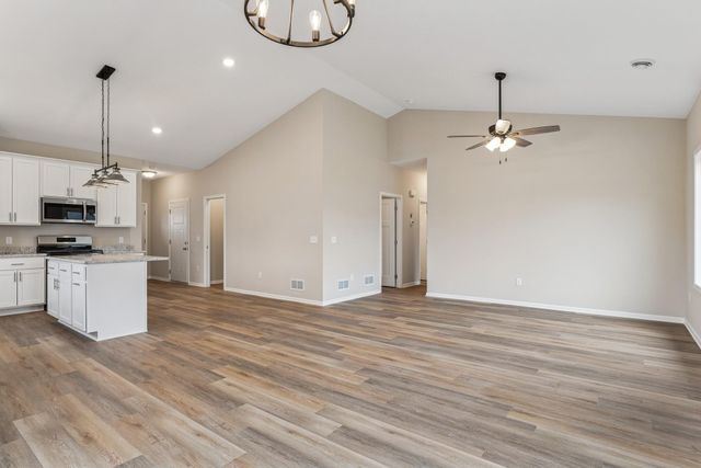 4905 Evergreen Drive N, Hugo, MN 55038