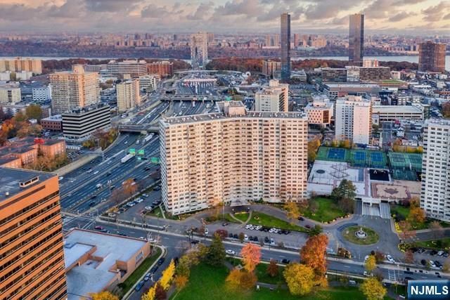 2100 Linwood Avenue 17E, Fort Lee, NJ 07024