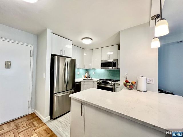 2100 Linwood Avenue 17E, Fort Lee, NJ 07024