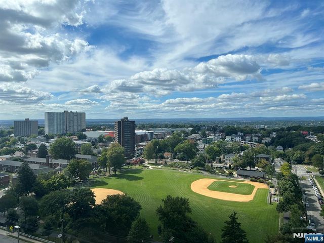 2100 Linwood Avenue 17E, Fort Lee, NJ 07024