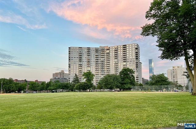 2100 Linwood Avenue 17E, Fort Lee, NJ 07024