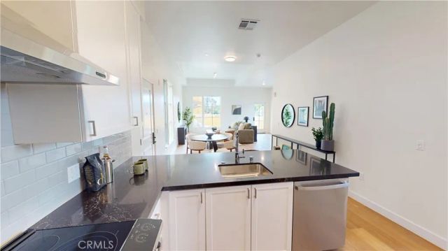 1878 E Walnut Street 203, Pasadena, CA 91107