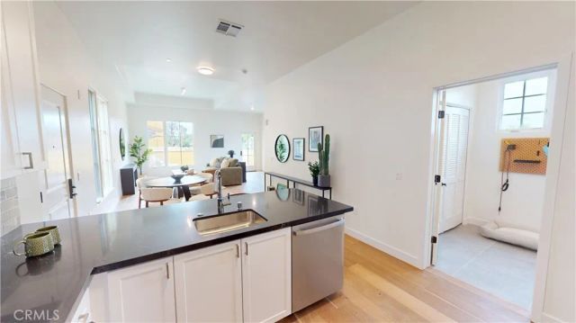 1878 E Walnut Street 203, Pasadena, CA 91107