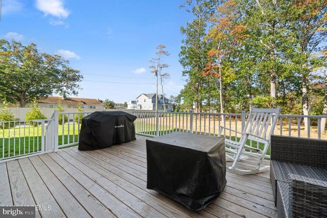 35 PENNSYLVANIA AVE, Waretown, NJ 08758