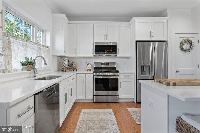 35 PENNSYLVANIA AVE, Waretown, NJ 08758