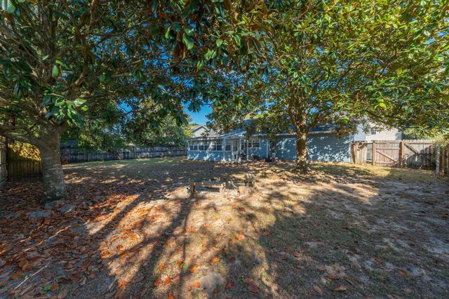 9 Holly Road, Crestview, FL 32539