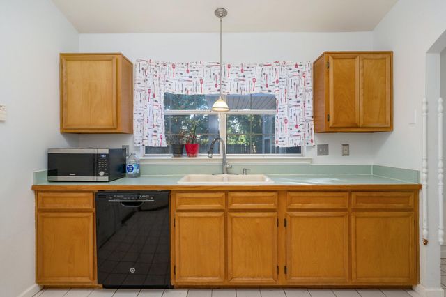 9 Holly Road, Crestview, FL 32539
