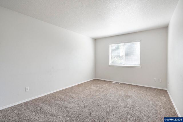 955 Margaret St E, Monmouth, OR 97361