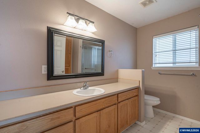 955 Margaret St E, Monmouth, OR 97361