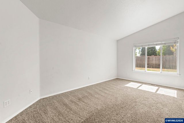 955 Margaret St E, Monmouth, OR 97361