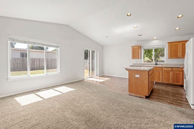 955 Margaret St E, Monmouth, OR 97361