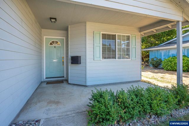 955 Margaret St E, Monmouth, OR 97361