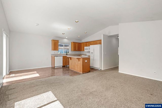 955 Margaret St E, Monmouth, OR 97361