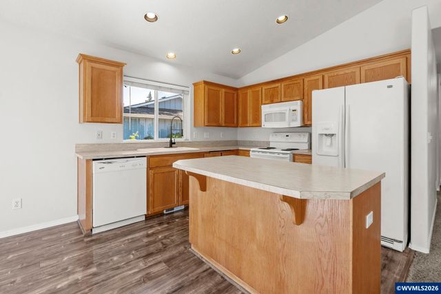 955 Margaret St E, Monmouth, OR 97361