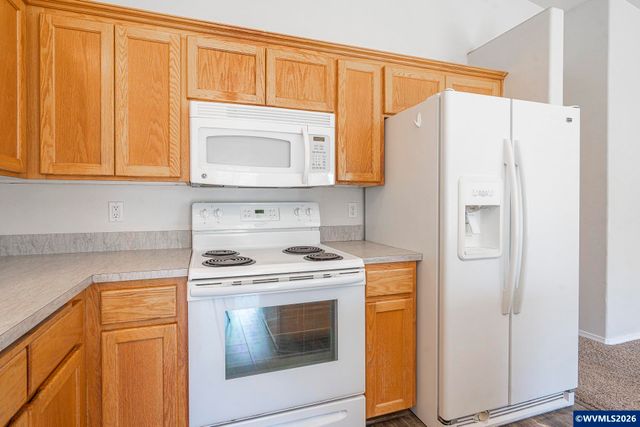 955 Margaret St E, Monmouth, OR 97361