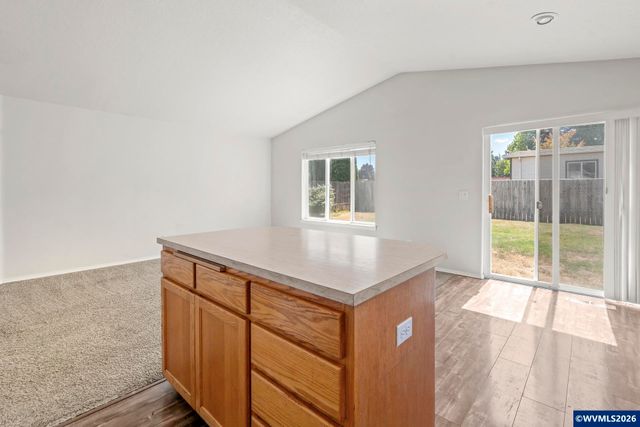 955 Margaret St E, Monmouth, OR 97361