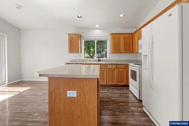 955 Margaret St E, Monmouth, OR 97361