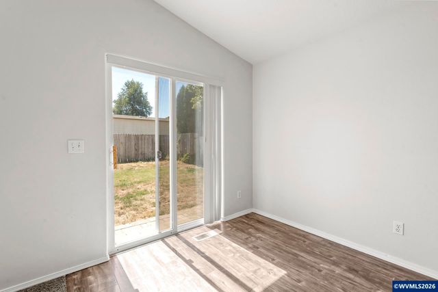 955 Margaret St E, Monmouth, OR 97361