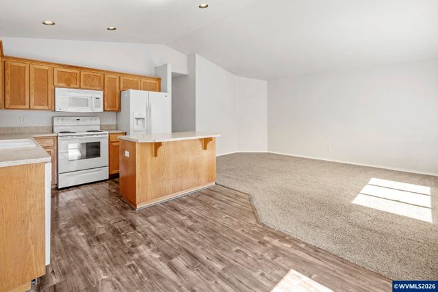 955 Margaret St E, Monmouth, OR 97361
