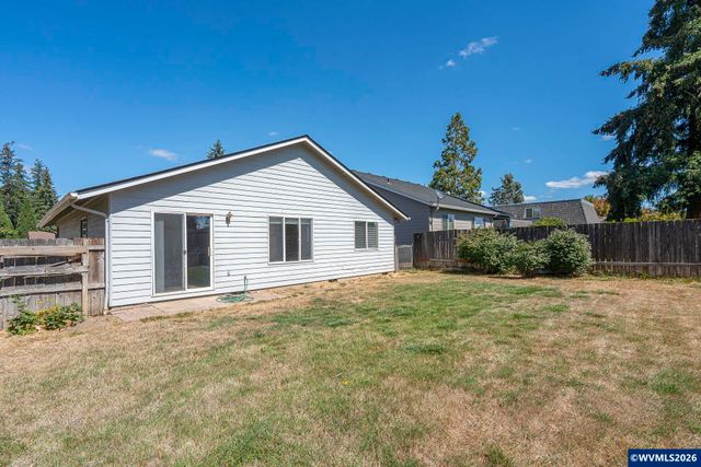 955 Margaret St E, Monmouth, OR 97361