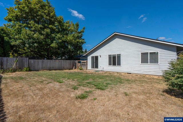 955 Margaret St E, Monmouth, OR 97361