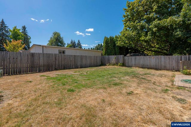 955 Margaret St E, Monmouth, OR 97361