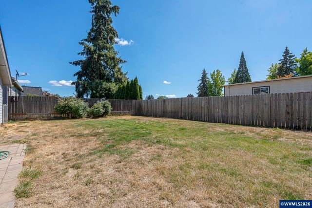 955 Margaret St E, Monmouth, OR 97361