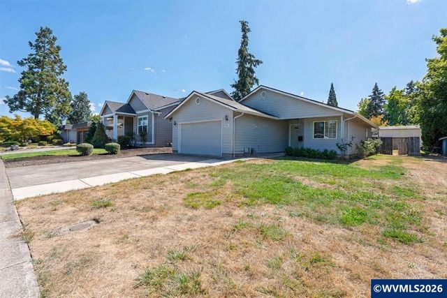 955 Margaret St E, Monmouth, OR 97361