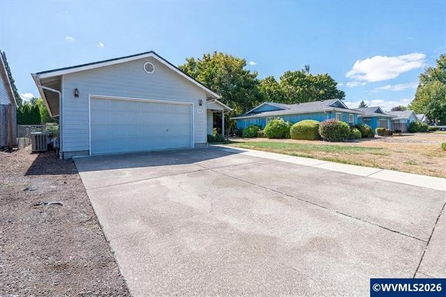 955 Margaret St E, Monmouth, OR 97361