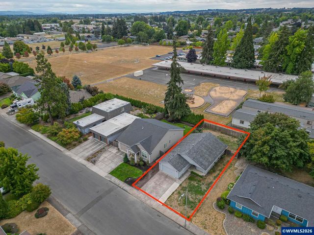 955 Margaret St E, Monmouth, OR 97361