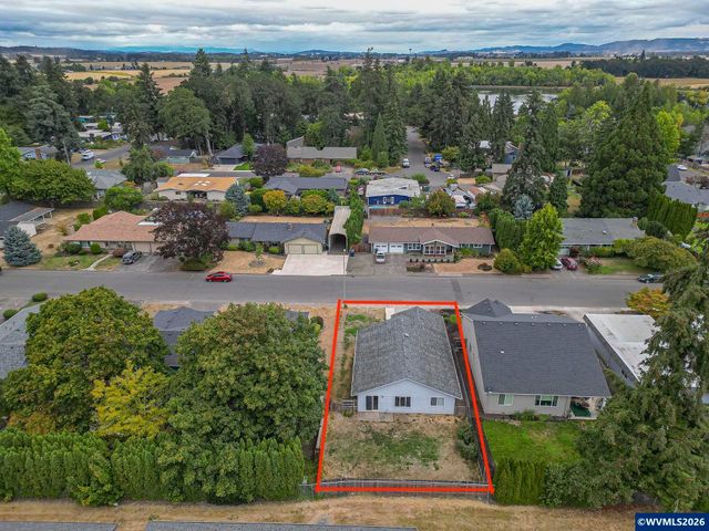955 Margaret St E, Monmouth, OR 97361