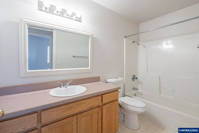 955 Margaret St E, Monmouth, OR 97361