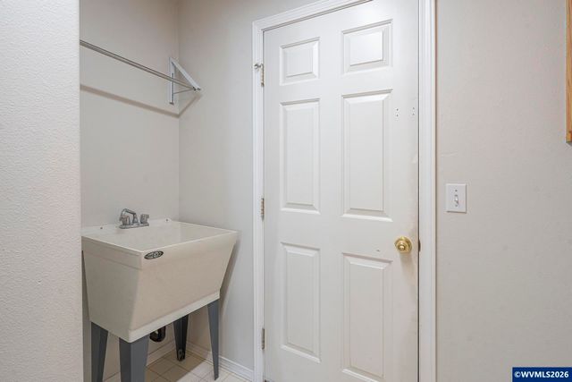 955 Margaret St E, Monmouth, OR 97361