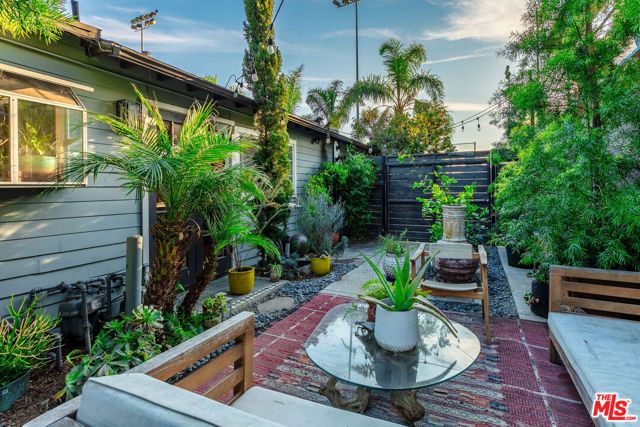 1016 Oakwood Avenue, Venice (los Angeles), CA 90291