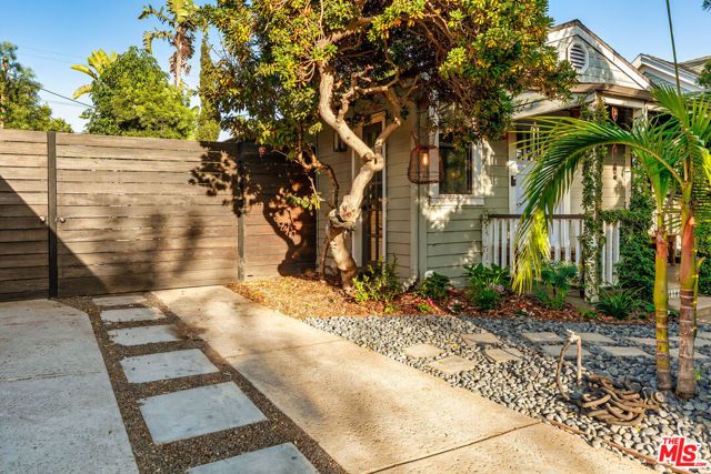 1016 Oakwood Avenue, Venice (los Angeles), CA 90291