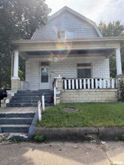2010 W GARDEN Street, Peoria, IL 61602