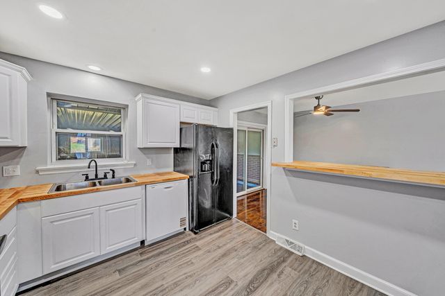 1633 Angus RD, Roanoke, VA 24017