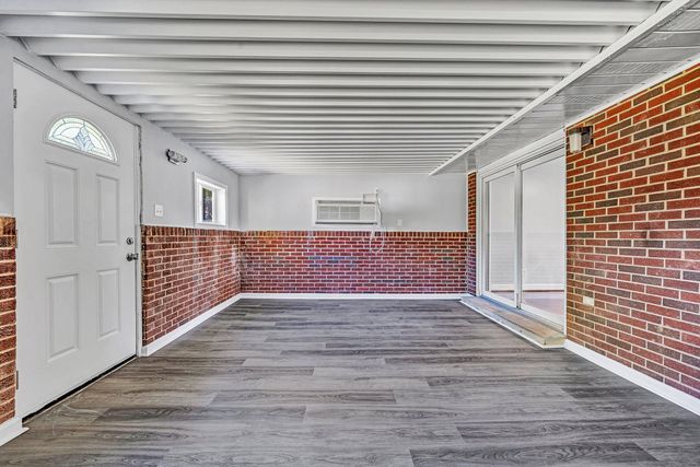 1633 Angus RD, Roanoke, VA 24017