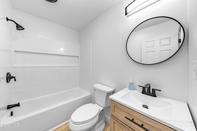 204 3rd Ave Extension, East Greenbush, NY 12144