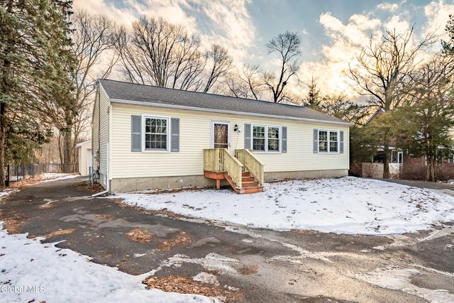 204 3rd Ave Extension, East Greenbush, NY 12144