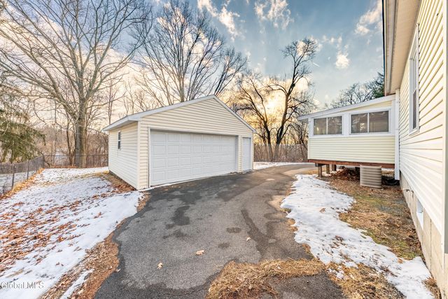 204 3rd Ave Extension, East Greenbush, NY 12144