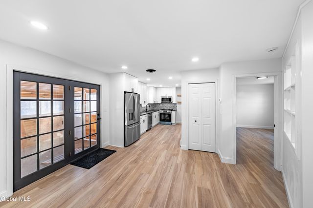 204 3rd Ave Extension, East Greenbush, NY 12144