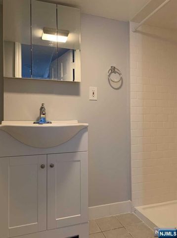 121 Longview, Leonia, NJ 07024