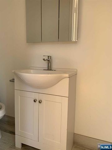 121 Longview, Leonia, NJ 07024