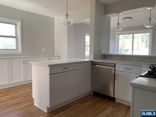 121 Longview, Leonia, NJ 07024